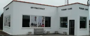 The store front of Southampton Optiks in Southampton, NY