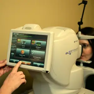 optician using topcon 3d oct on patient