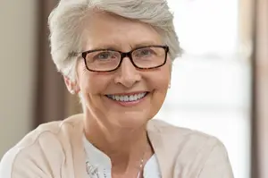 Portrait of a smiling senior woman wearing glasses