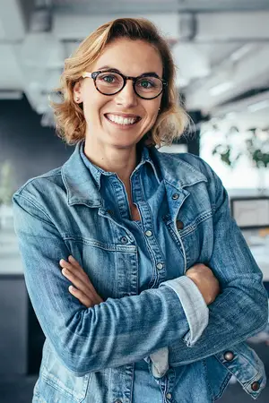 Portrait of a woman smiling with her arms crossed