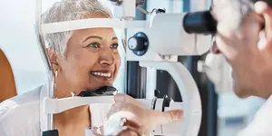 elder female eye test